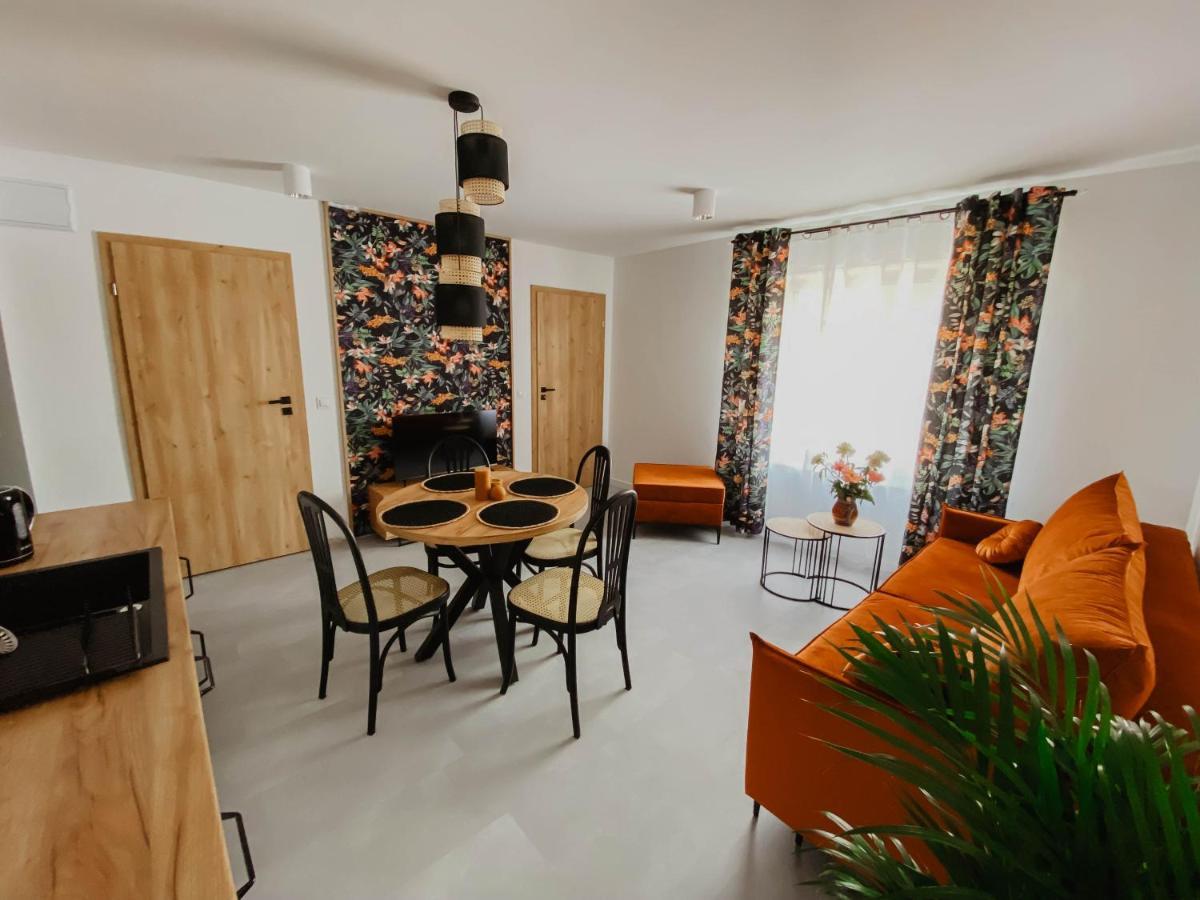 Appartamento Cztery Pory Roku Wiele Esterno foto