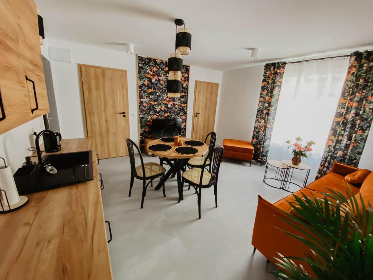 Appartamento Cztery Pory Roku Wiele Esterno foto